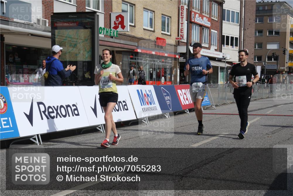 15.09.2024 - PSD Bank Halbmarathon Michael Strokosch http://msf.ph/oto/7055283 15.09.2024 12:40:53 Ziel 1845, 1910, 3444, 3462 meine-sportfotos.de