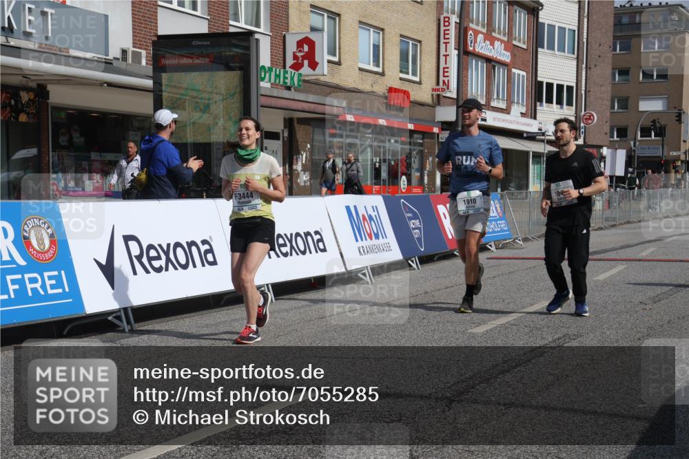 15.09.2024 - PSD Bank Halbmarathon Michael Strokosch http://msf.ph/oto/7055285 15.09.2024 12:40:53 Ziel 1845, 1910, 3444, 3462 meine-sportfotos.de