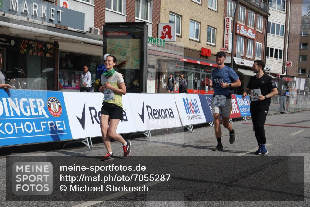 15.09.2024 - PSD Bank Halbmarathon Michael Strokosch http://msf.ph/oto/7055287 15.09.2024 12:40:53 Ziel 1845, 1910, 3444, 3462 meine-sportfotos.de
