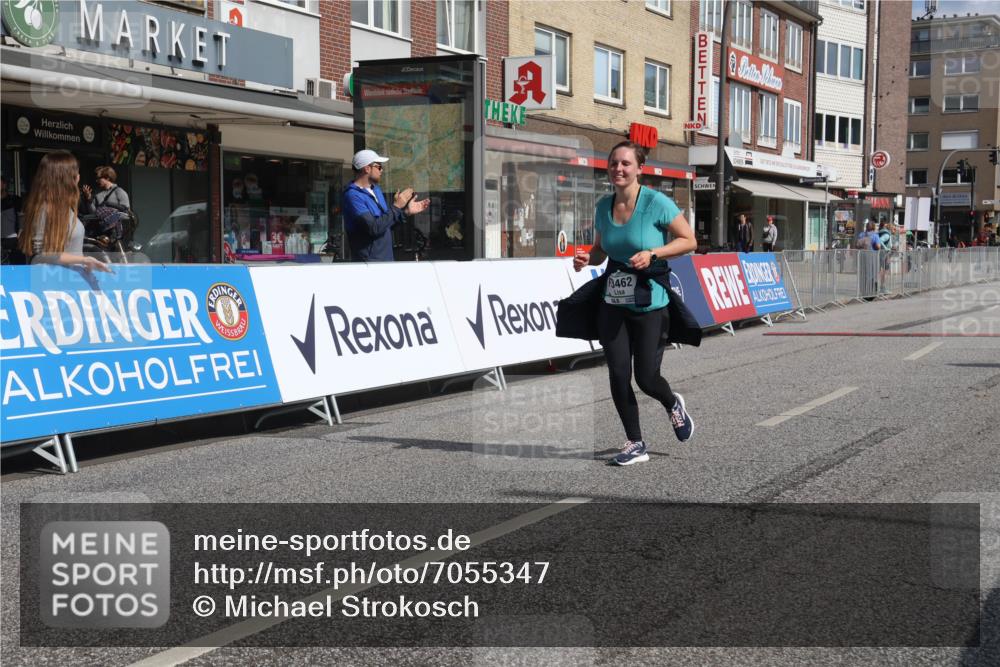 15.09.2024 - PSD Bank Halbmarathon Michael Strokosch http://msf.ph/oto/7055347 15.09.2024 12:41:05 Ziel 3354, 3355, 3462 meine-sportfotos.de