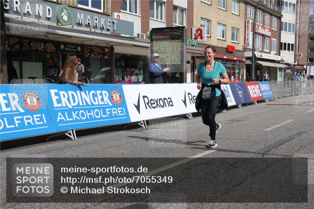 15.09.2024 - PSD Bank Halbmarathon Michael Strokosch http://msf.ph/oto/7055349 15.09.2024 12:41:05 Ziel 3354, 3355, 3462 meine-sportfotos.de