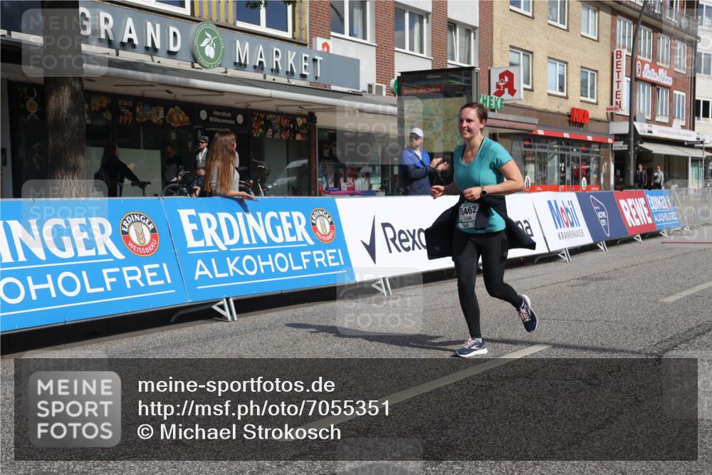 15.09.2024 - PSD Bank Halbmarathon Michael Strokosch http://msf.ph/oto/7055351 15.09.2024 12:41:05 Ziel 3354, 3355, 3462 meine-sportfotos.de