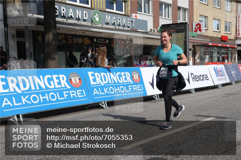 15.09.2024 - PSD Bank Halbmarathon Michael Strokosch http://msf.ph/oto/7055353 15.09.2024 12:41:06 Ziel 3354, 3355, 3462 meine-sportfotos.de