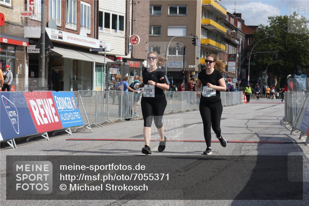 15.09.2024 - PSD Bank Halbmarathon Michael Strokosch http://msf.ph/oto/7055371 15.09.2024 12:41:12 Ziel 3354, 3355, 3462 meine-sportfotos.de
