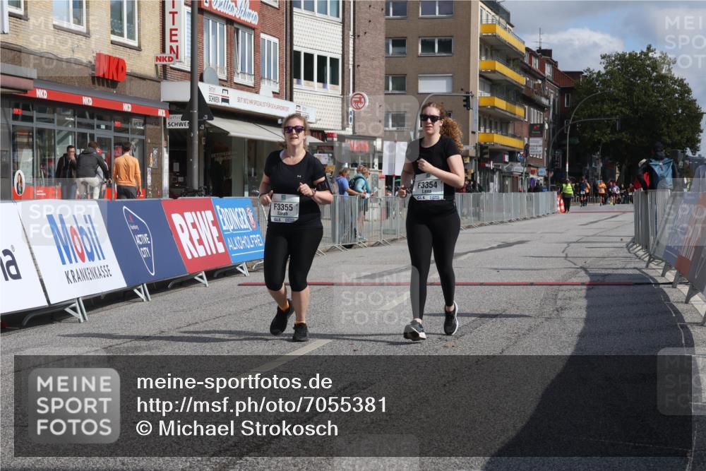 15.09.2024 - PSD Bank Halbmarathon Michael Strokosch http://msf.ph/oto/7055381 15.09.2024 12:41:13 Ziel 3354, 3355, 3462 meine-sportfotos.de