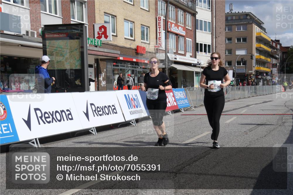 15.09.2024 - PSD Bank Halbmarathon Michael Strokosch http://msf.ph/oto/7055391 15.09.2024 12:41:14 Ziel 3354, 3355 meine-sportfotos.de