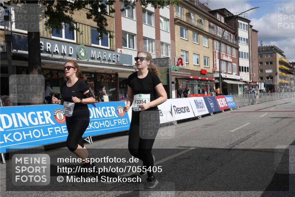 15.09.2024 - PSD Bank Halbmarathon Michael Strokosch http://msf.ph/oto/7055405 15.09.2024 12:41:16 Ziel 3354, 3355 meine-sportfotos.de