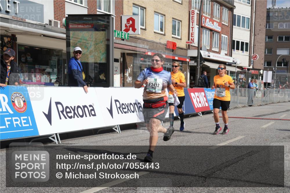 15.09.2024 - PSD Bank Halbmarathon Michael Strokosch http://msf.ph/oto/7055443 15.09.2024 12:41:49 Ziel 2276, 3343, 3344, 3412 meine-sportfotos.de