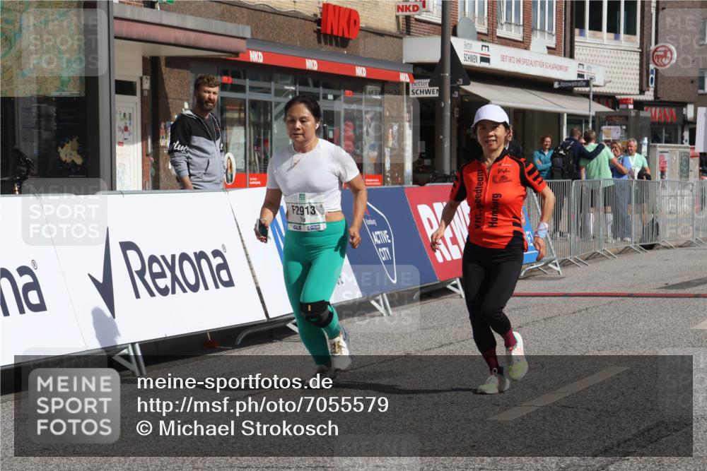 15.09.2024 - PSD Bank Halbmarathon Michael Strokosch http://msf.ph/oto/7055579 15.09.2024 12:42:20 Ziel 2449, 2913, 2966 meine-sportfotos.de