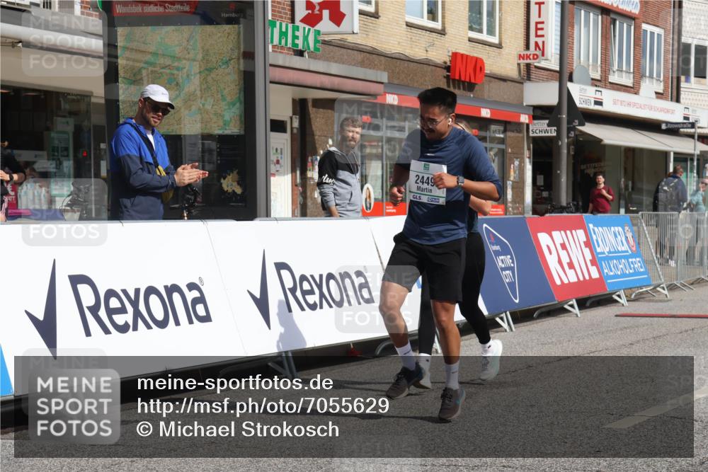 15.09.2024 - PSD Bank Halbmarathon Michael Strokosch http://msf.ph/oto/7055629 15.09.2024 12:42:30 Ziel 2273, 2449, 2913, 2966, 3278, 3400 meine-sportfotos.de