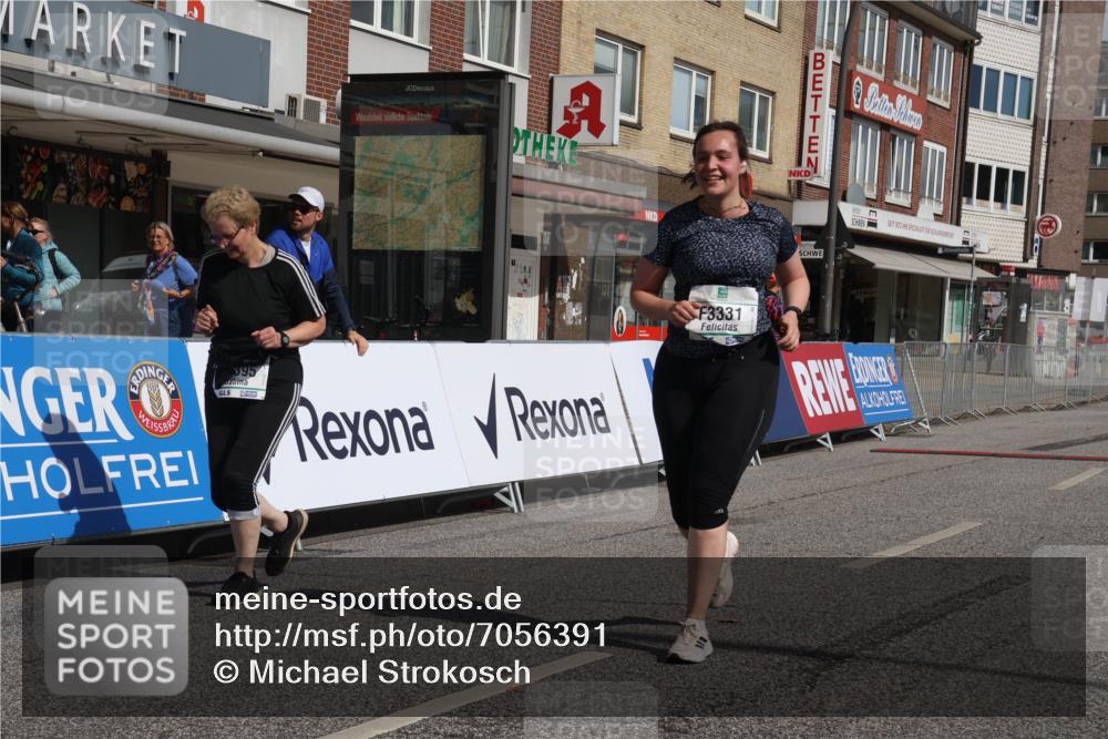 15.09.2024 - PSD Bank Halbmarathon Michael Strokosch http://msf.ph/oto/7056391 15.09.2024 12:47:40 Ziel 3331, 3395, 3459, 3460, 3461 meine-sportfotos.de