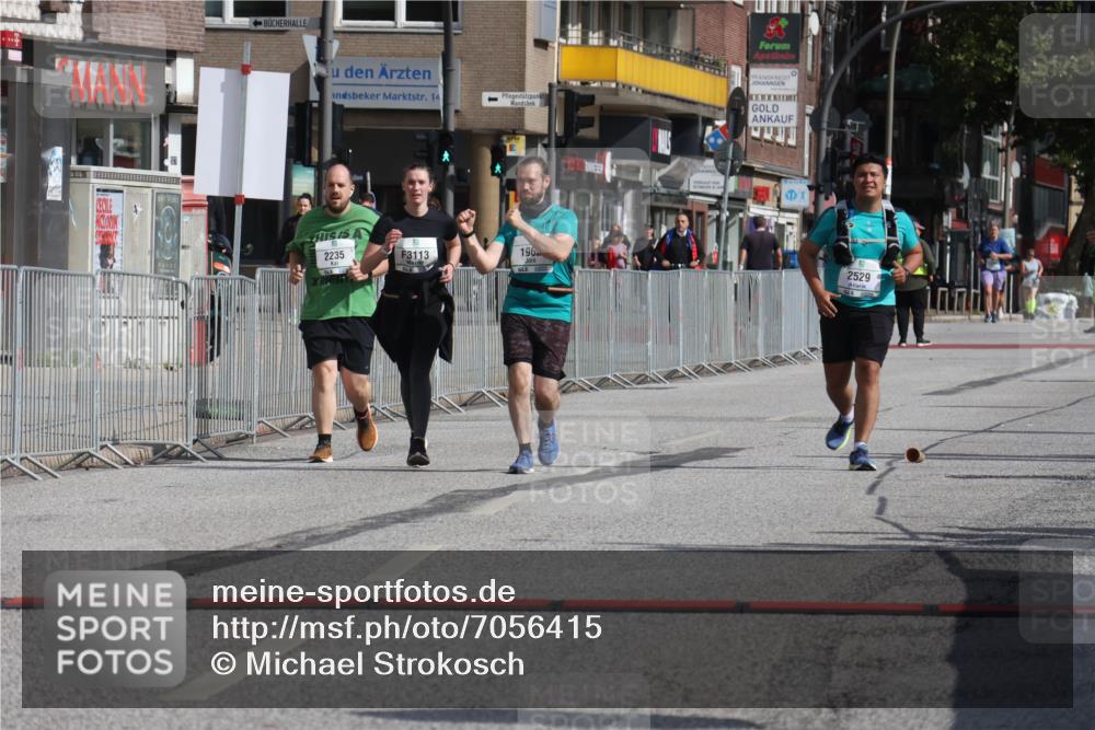 15.09.2024 - PSD Bank Halbmarathon Michael Strokosch http://msf.ph/oto/7056415 15.09.2024 12:49:27 Ziel 1962, 2529, 3113 meine-sportfotos.de