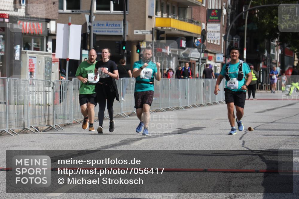 15.09.2024 - PSD Bank Halbmarathon Michael Strokosch http://msf.ph/oto/7056417 15.09.2024 12:49:27 Ziel 1962, 2529, 3113 meine-sportfotos.de