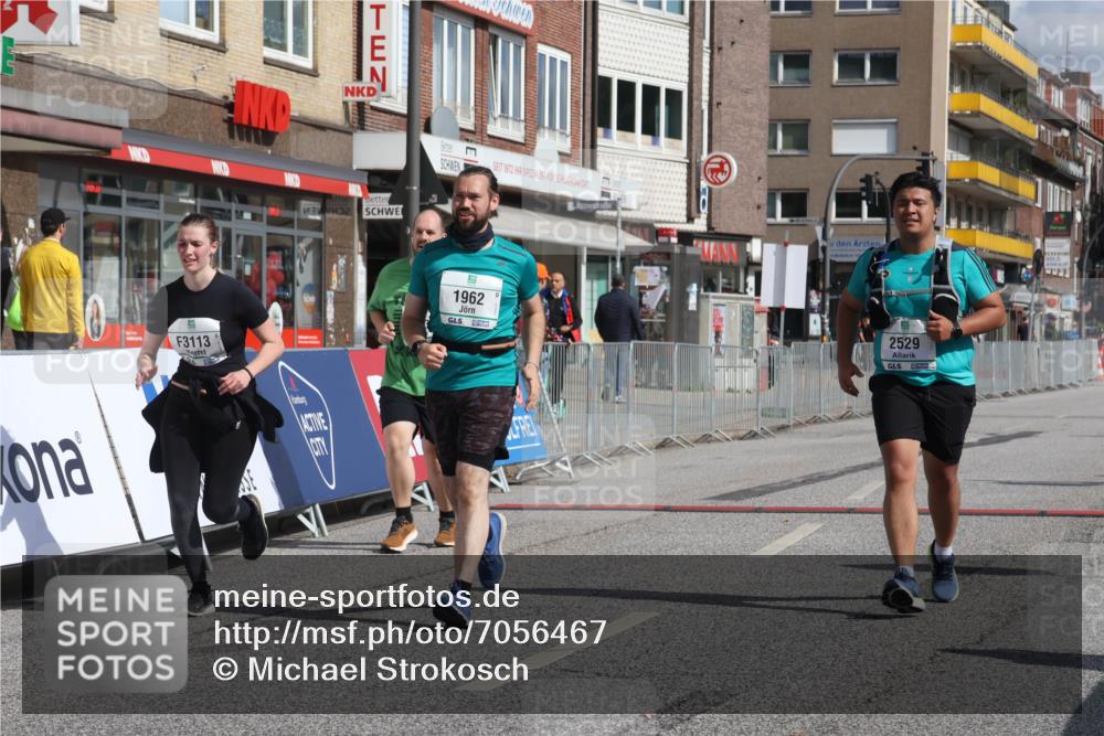 15.09.2024 - PSD Bank Halbmarathon Michael Strokosch http://msf.ph/oto/7056467 15.09.2024 12:49:35 Ziel 1962, 2235, 2529, 3113 meine-sportfotos.de