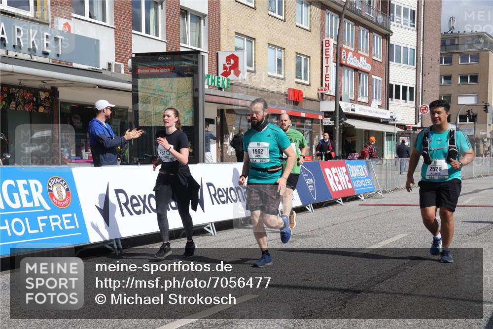 15.09.2024 - PSD Bank Halbmarathon Michael Strokosch http://msf.ph/oto/7056477 15.09.2024 12:49:36 Ziel 1962, 2235, 2529, 3113 meine-sportfotos.de