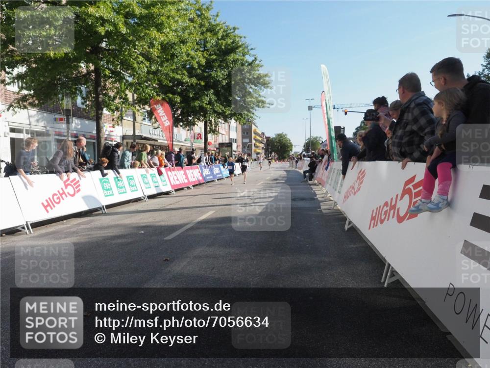 15.09.2024 - PSD Bank Halbmarathon Miley Keyser http://msf.ph/oto/7056634 15.09.2024 10:24:54 Ziel 61, 119, 131, 211 meine-sportfotos.de