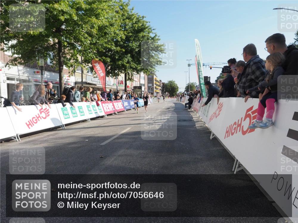 15.09.2024 - PSD Bank Halbmarathon Miley Keyser http://msf.ph/oto/7056646 15.09.2024 10:24:55 Ziel 61, 119, 131, 211 meine-sportfotos.de