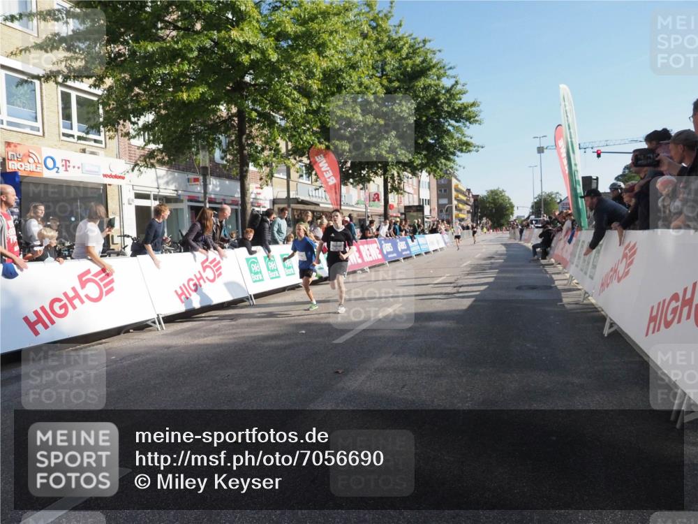 15.09.2024 - PSD Bank Halbmarathon Miley Keyser http://msf.ph/oto/7056690 15.09.2024 10:24:56 Ziel 61, 119, 131, 211 meine-sportfotos.de