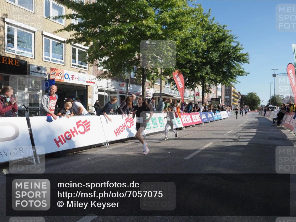 15.09.2024 - PSD Bank Halbmarathon Miley Keyser http://msf.ph/oto/7057075 15.09.2024 10:25:37 Ziel 36, 110, 221, 238, 248, 257, 298, 300 meine-sportfotos.de