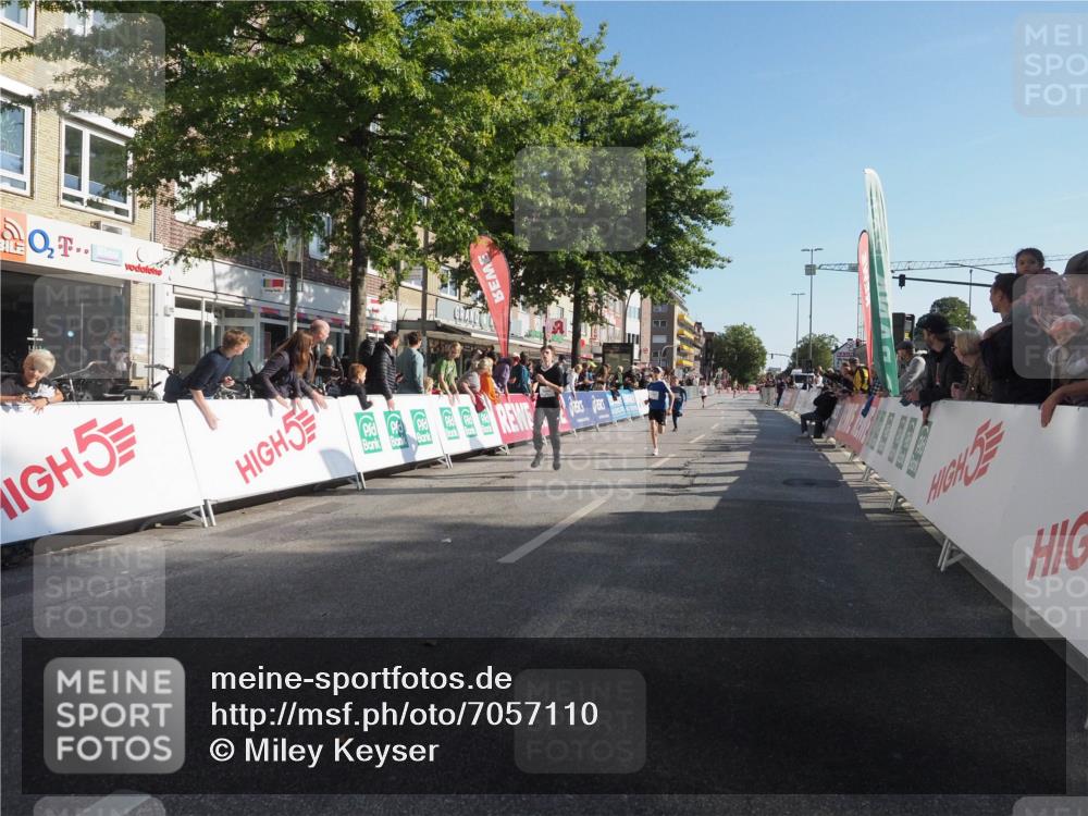 15.09.2024 - PSD Bank Halbmarathon Miley Keyser http://msf.ph/oto/7057110 15.09.2024 10:25:42 Ziel 36, 54, 221, 238, 248, 257, 298, 300 meine-sportfotos.de