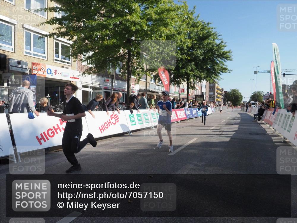 15.09.2024 - PSD Bank Halbmarathon Miley Keyser http://msf.ph/oto/7057150 15.09.2024 10:25:44 Ziel 36, 54, 221, 238, 248, 298, 300 meine-sportfotos.de