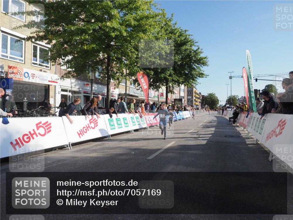 15.09.2024 - PSD Bank Halbmarathon Miley Keyser http://msf.ph/oto/7057169 15.09.2024 10:25:45 Ziel 36, 54, 98, 221, 238, 248, 298, 300 meine-sportfotos.de