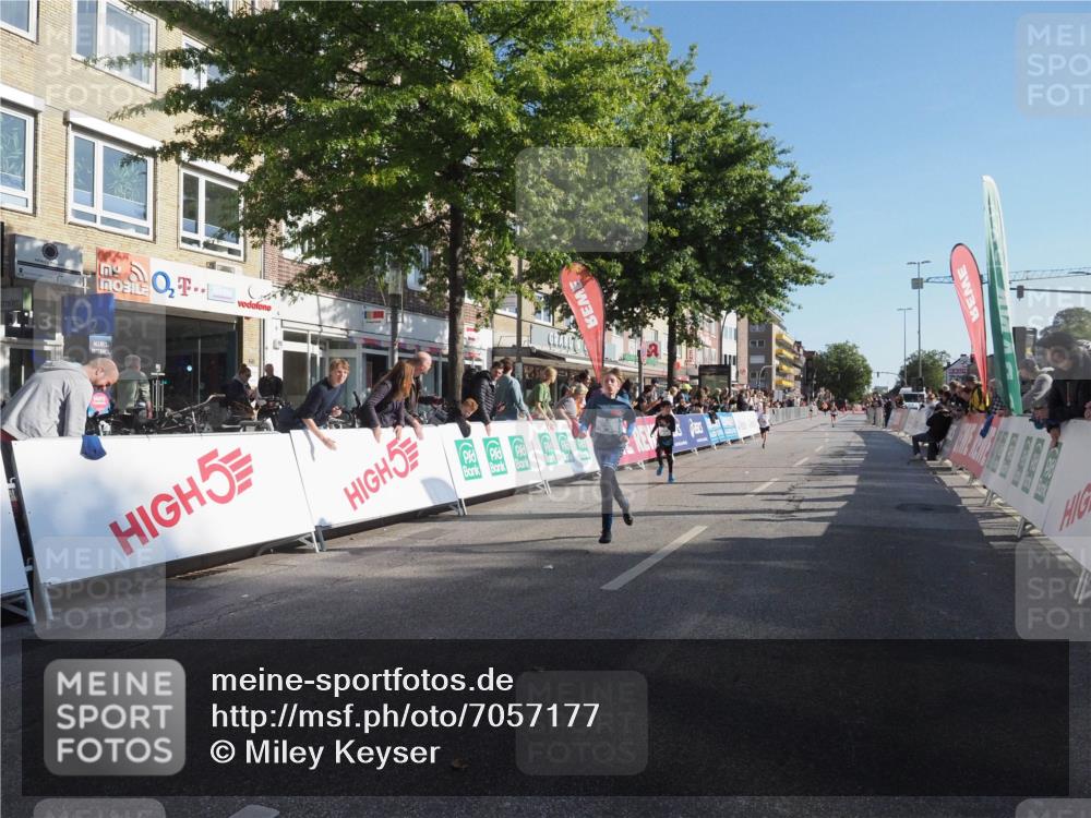 15.09.2024 - PSD Bank Halbmarathon Miley Keyser http://msf.ph/oto/7057177 15.09.2024 10:25:45 Ziel 36, 54, 98, 221, 238, 248, 298, 300 meine-sportfotos.de