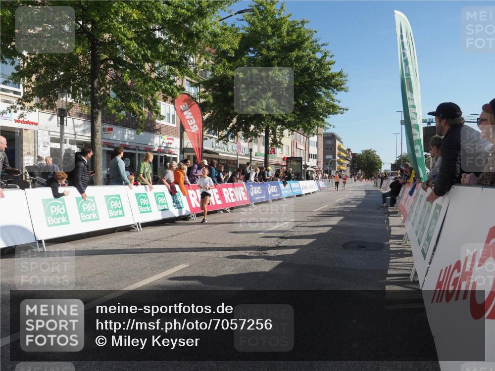 15.09.2024 - PSD Bank Halbmarathon Miley Keyser http://msf.ph/oto/7057256 15.09.2024 10:25:58 Ziel 20, 54, 98, 240 meine-sportfotos.de