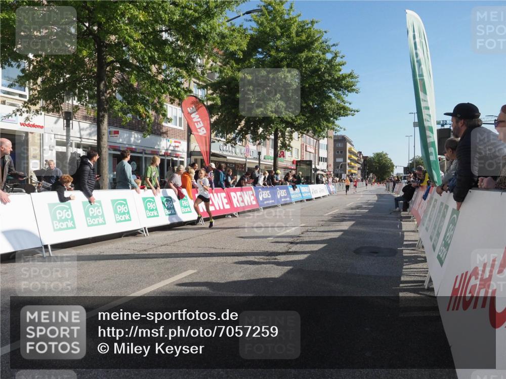 15.09.2024 - PSD Bank Halbmarathon Miley Keyser http://msf.ph/oto/7057259 15.09.2024 10:25:58 Ziel 20, 54, 98, 240 meine-sportfotos.de