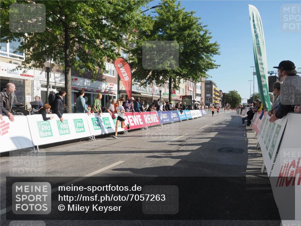 15.09.2024 - PSD Bank Halbmarathon Miley Keyser http://msf.ph/oto/7057263 15.09.2024 10:25:58 Ziel 20, 54, 98, 240 meine-sportfotos.de