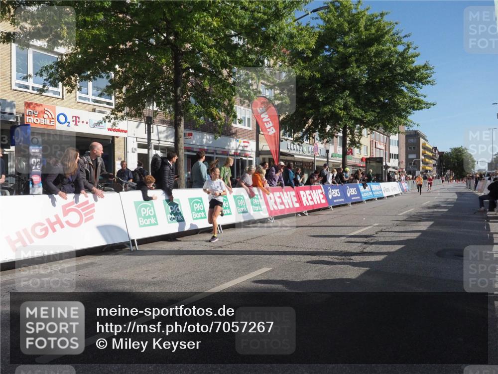 15.09.2024 - PSD Bank Halbmarathon Miley Keyser http://msf.ph/oto/7057267 15.09.2024 10:25:59 Ziel 20, 54, 98, 240 meine-sportfotos.de