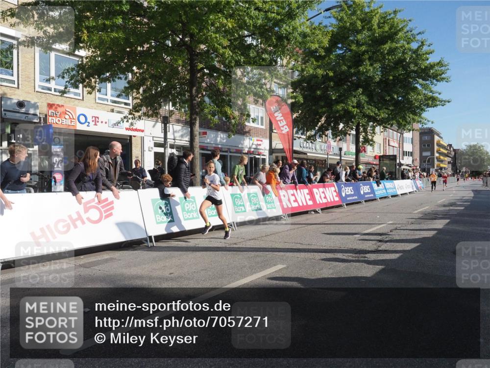 15.09.2024 - PSD Bank Halbmarathon Miley Keyser http://msf.ph/oto/7057271 15.09.2024 10:25:59 Ziel 20, 54, 98, 240 meine-sportfotos.de
