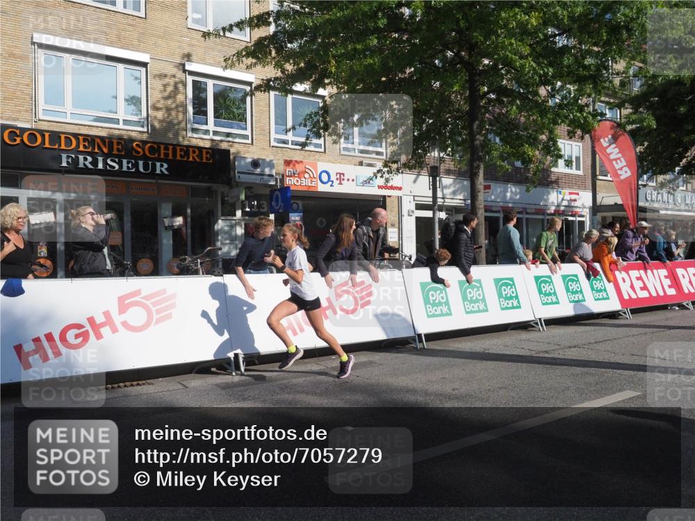 15.09.2024 - PSD Bank Halbmarathon Miley Keyser http://msf.ph/oto/7057279 15.09.2024 10:26:00 Ziel 20, 54, 98, 240 meine-sportfotos.de
