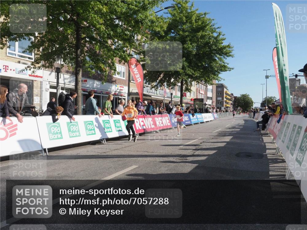 15.09.2024 - PSD Bank Halbmarathon Miley Keyser http://msf.ph/oto/7057288 15.09.2024 10:26:04 Ziel 20, 98, 144, 181, 240, 242 meine-sportfotos.de