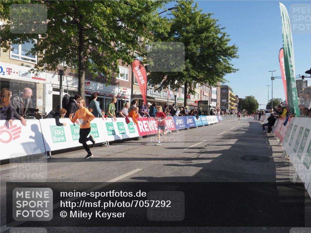 15.09.2024 - PSD Bank Halbmarathon Miley Keyser http://msf.ph/oto/7057292 15.09.2024 10:26:05 Ziel 20, 98, 144, 181, 240, 242, 295 meine-sportfotos.de