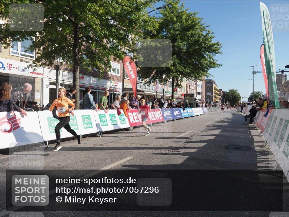 15.09.2024 - PSD Bank Halbmarathon Miley Keyser http://msf.ph/oto/7057296 15.09.2024 10:26:05 Ziel 20, 98, 144, 181, 240, 242, 295 meine-sportfotos.de