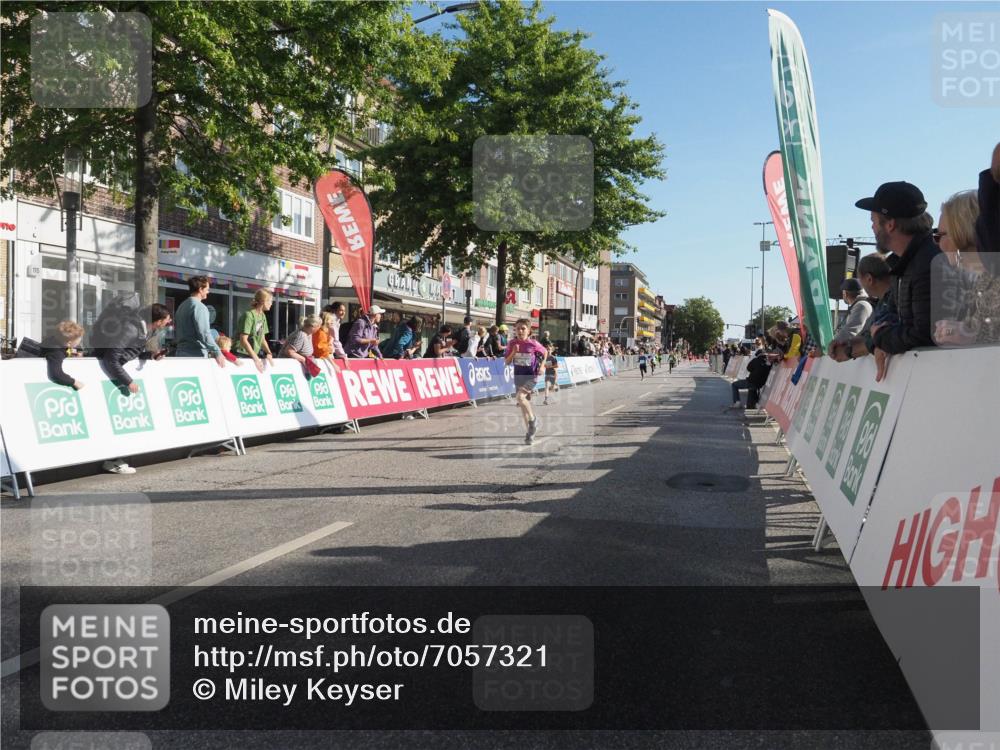 15.09.2024 - PSD Bank Halbmarathon Miley Keyser http://msf.ph/oto/7057321 15.09.2024 10:26:14 Ziel 9, 86, 88, 116, 118, 144, 181, 188, 200, 216, 242, 295 meine-sportfotos.de