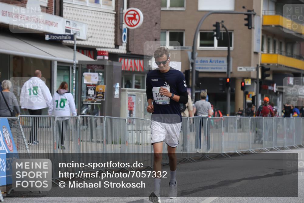 15.09.2024 - PSD Bank Halbmarathon Michael Strokosch http://msf.ph/oto/7057332 15.09.2024 12:54:22 Ziel 2440 meine-sportfotos.de