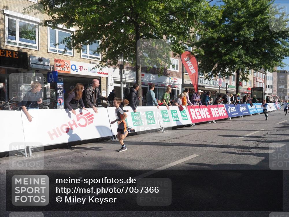 15.09.2024 - PSD Bank Halbmarathon Miley Keyser http://msf.ph/oto/7057366 15.09.2024 10:26:17 Ziel 9, 86, 88, 116, 118, 143, 144, 181, 188, 200, 216, 242, 251, 295 meine-sportfotos.de