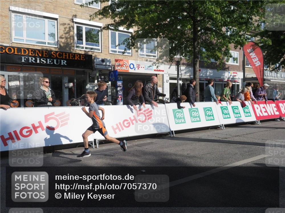 15.09.2024 - PSD Bank Halbmarathon Miley Keyser http://msf.ph/oto/7057370 15.09.2024 10:26:18 Ziel 9, 86, 88, 116, 118, 143, 144, 181, 188, 200, 216, 242, 251, 295 meine-sportfotos.de