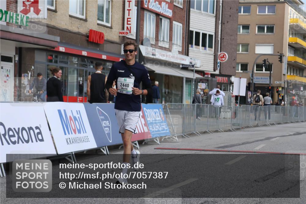 15.09.2024 - PSD Bank Halbmarathon Michael Strokosch http://msf.ph/oto/7057387 15.09.2024 12:54:26 Ziel 2440 meine-sportfotos.de