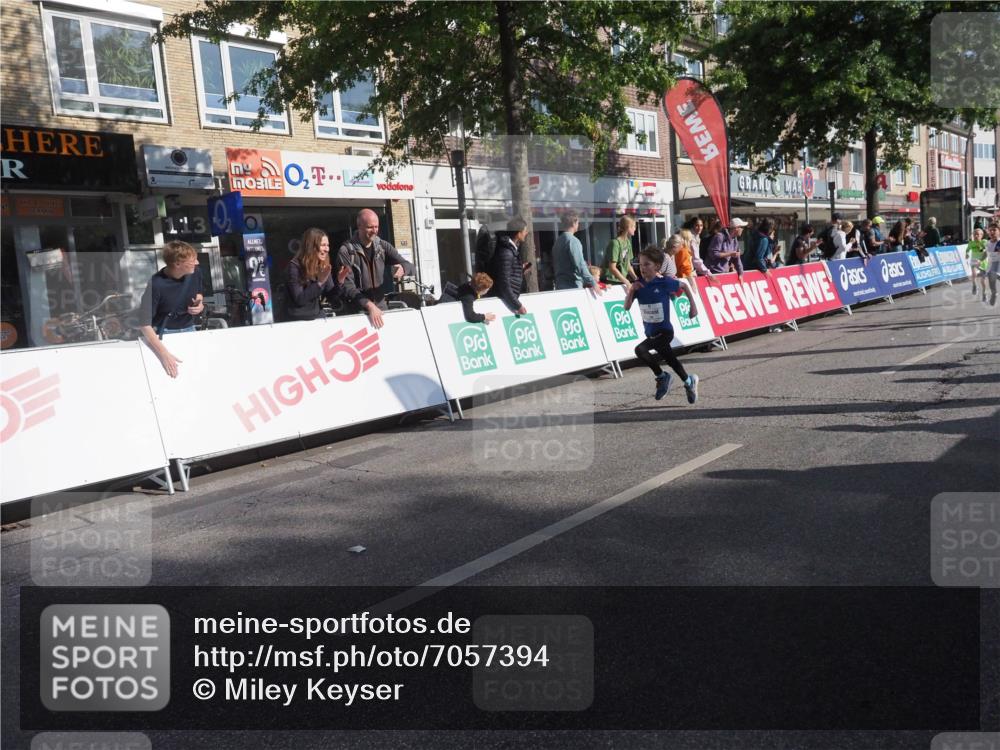15.09.2024 - PSD Bank Halbmarathon Miley Keyser http://msf.ph/oto/7057394 15.09.2024 10:26:19 Ziel 9, 86, 88, 116, 118, 143, 144, 181, 188, 200, 216, 242, 251, 295 meine-sportfotos.de