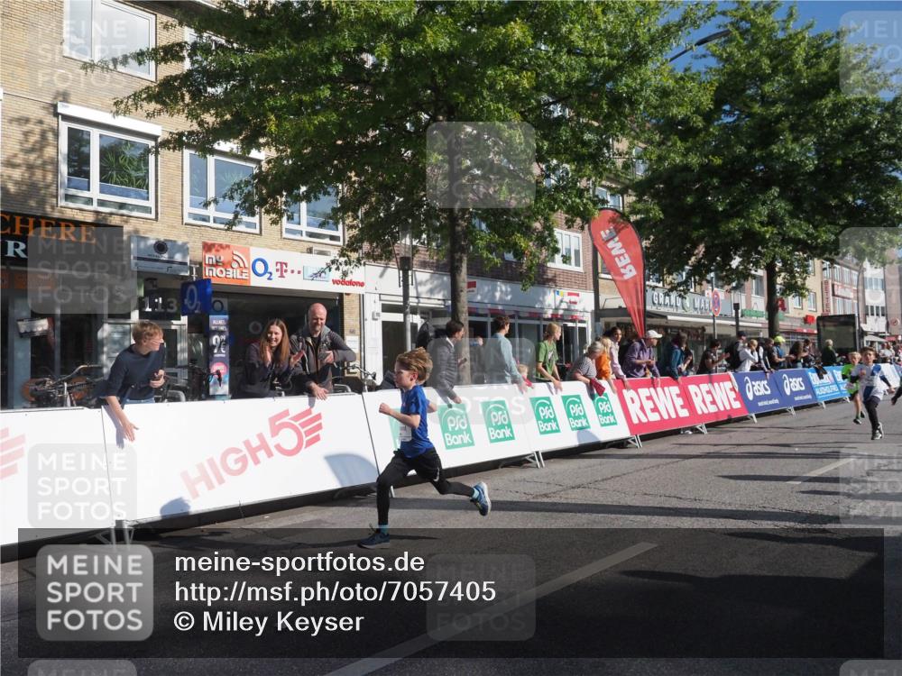 15.09.2024 - PSD Bank Halbmarathon Miley Keyser http://msf.ph/oto/7057405 15.09.2024 10:26:20 Ziel 9, 86, 88, 116, 118, 143, 144, 181, 188, 200, 216, 242, 251, 295 meine-sportfotos.de
