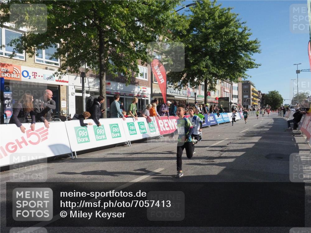 15.09.2024 - PSD Bank Halbmarathon Miley Keyser http://msf.ph/oto/7057413 15.09.2024 10:26:21 Ziel 9, 86, 88, 116, 118, 143, 144, 181, 188, 200, 216, 242, 251, 295 meine-sportfotos.de