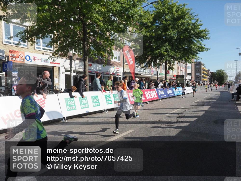 15.09.2024 - PSD Bank Halbmarathon Miley Keyser http://msf.ph/oto/7057425 15.09.2024 10:26:21 Ziel 9, 86, 88, 116, 118, 143, 144, 181, 188, 200, 216, 242, 251, 295 meine-sportfotos.de