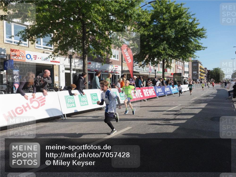 15.09.2024 - PSD Bank Halbmarathon Miley Keyser http://msf.ph/oto/7057428 15.09.2024 10:26:21 Ziel 9, 86, 88, 116, 118, 143, 144, 181, 188, 200, 216, 242, 251, 295 meine-sportfotos.de