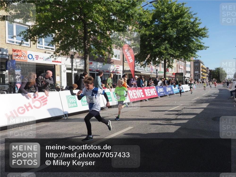 15.09.2024 - PSD Bank Halbmarathon Miley Keyser http://msf.ph/oto/7057433 15.09.2024 10:26:21 Ziel 9, 86, 88, 116, 118, 143, 144, 181, 188, 200, 216, 242, 251, 295 meine-sportfotos.de