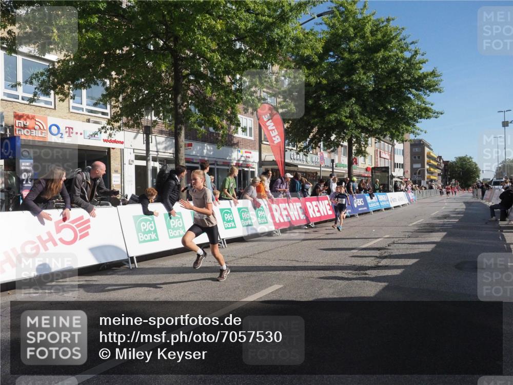 15.09.2024 - PSD Bank Halbmarathon Miley Keyser http://msf.ph/oto/7057530 15.09.2024 10:26:30 Ziel 86, 116, 118, 134, 143, 173, 188, 200, 209, 216, 229, 251, 307 meine-sportfotos.de