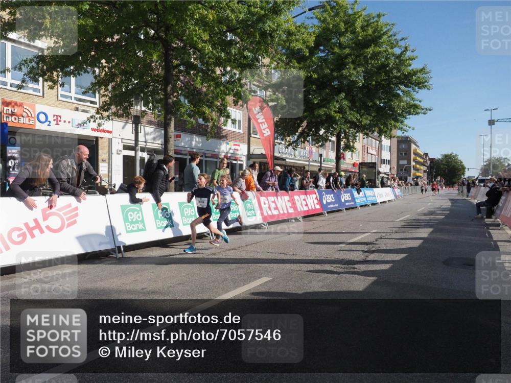 15.09.2024 - PSD Bank Halbmarathon Miley Keyser http://msf.ph/oto/7057546 15.09.2024 10:26:31 Ziel 86, 116, 118, 134, 143, 173, 188, 200, 209, 212, 216, 229, 237, 251, 307 meine-sportfotos.de