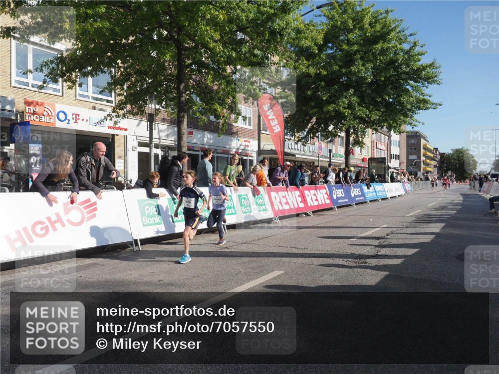 15.09.2024 - PSD Bank Halbmarathon Miley Keyser http://msf.ph/oto/7057550 15.09.2024 10:26:31 Ziel 86, 116, 118, 134, 143, 173, 188, 200, 209, 212, 216, 229, 237, 251, 307 meine-sportfotos.de